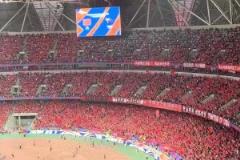 直擊現場！球迷已經基本全部入場，放眼望去一片紅！