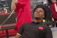 銷魂的~甲亢哥看花式扯面，還試圖用去咬咬面條！