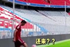 太全面了，這真是中鋒該有的腳法？拜仁球迷：萬子，隊危速歸！