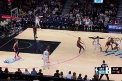 手真快！維金斯快速回防切掉巴特勒上籃，直接點(diǎn)燃熱火主場(chǎng)氣氛！