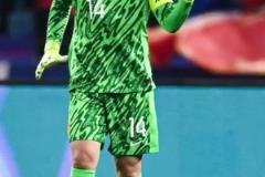 尷尬！王大雷剛在杭州領取中國金手套獎，對澳大利亞時黃油手丟球