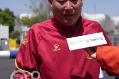 小伙專門曠課來看國足！！你小子是真有活兒啊