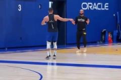 傳奇耐殺王！倒下了！塔圖姆慘遭小薩墊腳，90度崴腳痛苦倒地！