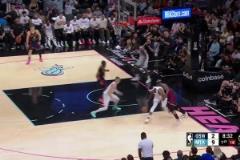 依舊心系勇士？維金斯開場(chǎng)面對(duì)勇士防守，出現(xiàn)兩次低級(jí)失誤！