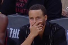 還是需要你啊！勇士早早大比分落后，庫里在場(chǎng)邊面無表情