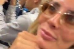 昨天火箭主場“大尺度”情侶，貼臉問阿門：你想要她嗎？被無視了