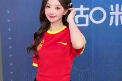 今晚來直播間與美女主播魏欣怡一起為國足加油