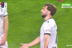 奧爾莫點球被撲！對手提前進禁區(qū)解圍重罰 奧爾莫再次主罰命中！