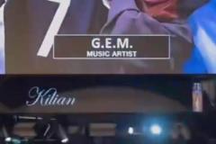 貴賓！籃網主場現場 不僅送鄧紫棋專屬球衣 還放了《光年之外》