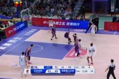 這是白送福建兩分？庫(kù)克這上籃也沒(méi)進(jìn)呀，怎么就給加上兩分了？