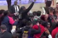 換陣營換挺快基迪絕殺后，穿老詹球衣的湖人球迷加入狂歡隊(duì)伍