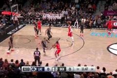 戰(zhàn)神卡恐怖如斯小卡上半場11中8爆砍25分5板3斷2帽！