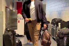 約基奇帶著布勞恩戈登穆雷入場，就像帶著3個小弟