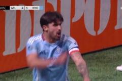 后衛氣炸了！紐約城門將和后衛溝通失誤遭對手完成大逆轉