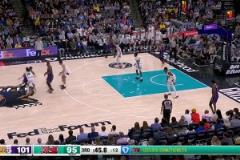 羅斯隆多前排圍觀學習！詹姆斯想追帽莫蘭特，居然被腰王空中拉桿躲過