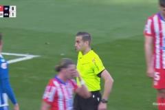 馬競遭扳平！朗格萊禁區內拉人犯規送點！普阿多主罰點球命中！