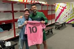 致敬德約！梅西進球后做出打網球的動作！