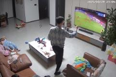 男人至死是少年??泰山讓三追四，球迷向妻兒炫耀：4個