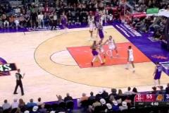 高危職業！裁判肯尼迪摔倒在杰倫-格林身邊，隨后又迅速爬起！