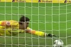 索默的第二反應(yīng)到底有多快？來看其德甲賽場上的極限指尖撈球