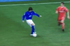 現在能出任國足單后腰的一個在局里，一個在教練席