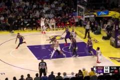 最和諧的一次沖突！亞當斯和電風扇對抗中有小摩擦，兩人都笑了！