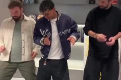 怎么玩到一起的亞馬爾教皮克和羅馬諾一些舞蹈動作