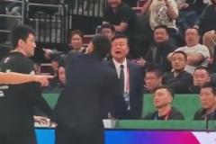 看這口型罵的很臟啊！昨晚技術臺工作人員指著楊鳴怒罵