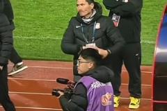 補時導演大逆轉，實拍青島西海岸主帥邵佳一賽后致謝球迷