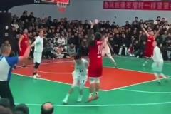 太帥了??！東契奇晃倒申京，隨后不緊不慢助攻DFS三分命中