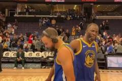 格林算是目前陪庫里最久的人了“嘿！bro!”