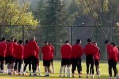 蓉城球迷發布熊貓登泰山海報，希望球隊報上賽季被“三殺”之仇