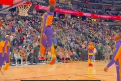 嗖一下就蹦老高！布朗尼接彪叔助攻，高飛劈扣