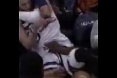 被禁賽兩場！活塞森林狼沖突中，斯圖爾特竟用力去抓迪文胯下