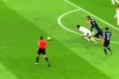 貝林厄姆的拼搶真是一絕！連續滑鏟，為隊友贏回球權！