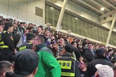 鄰里摩擦，實拍：北京球迷與天津球迷疑似在看臺發(fā)生沖突