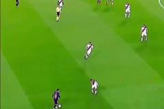 簡直就是藝術品！梅西撕裂防守的傳球太隨心所欲了！