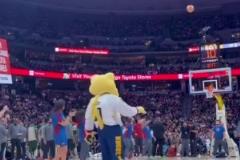 時(shí)光一去不復(fù)返啊！雷霆雙少接受采訪，KD談自己的背包！