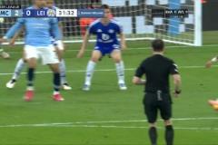 可惜！馬爾穆什停球禁區(qū)內(nèi)架炮！薩維尼奧跟進(jìn)打門打高了！