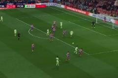 亞馬爾挑傳禁區！孔德插上挑球過人射門打飛了！