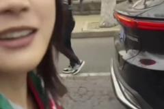 女球迷看球會說臟話嗎？小姐姐：不會，比賽時：裁判我C…