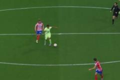 亞馬爾中場帶球直塞！拉菲尼亞禁區內小角度打門被撲！