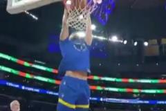 庫里今日這么猛，原來是因為賽前自拋自扣了??！