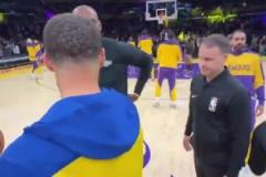 阿克倫雙雄！詹姆斯和庫里賽前擁抱寒暄