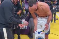 夢幻聯(lián)動！庫里賽后和貝克漢姆擁抱 并送上原味簽名球衣