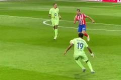 要突有突，要傳有傳！亞馬爾這外腳背傳球趕上德布勞內(nèi)了啊