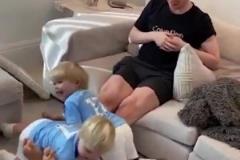 曾經的金邊羅！40歲C羅晃飛后衛又挑球過人，是否似曾相識