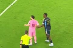 基米希為球迷簽名后，帶著兩個孩子離場！球迷：一只小雞帶兩雞仔