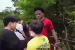 越說越過分，小球迷稱梅西是侏儒，甲亢哥及時打停