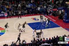 年輕人就是橫啊！愛德華茲無視2人包夾 最后10秒天神下凡致勝